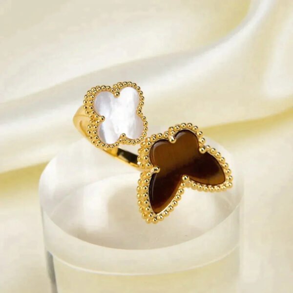 LUCKY BETWEEN THE FINGER RING