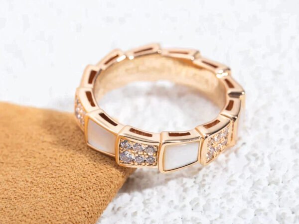 SERPENTI RING ROSE GOLD MOP DIAMOND PAVED 4MM