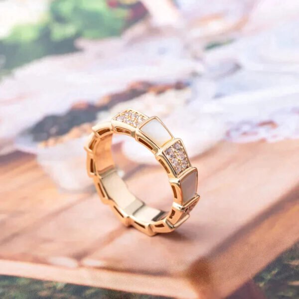 SERPENTI RING ROSE GOLD MOP DIAMOND PAVED 4MM