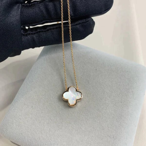 PURE CLOVER ROSE GOLD MOP NECKLACE