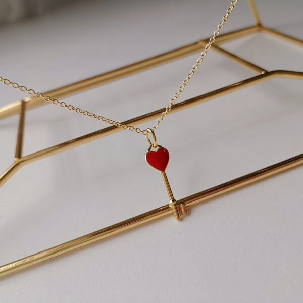 KEY PEDANT CARNELIAN HEART GOLD