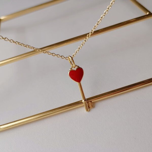 KEY PEDANT CARNELIAN HEART GOLD