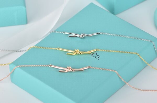 KNOT NECKLACE