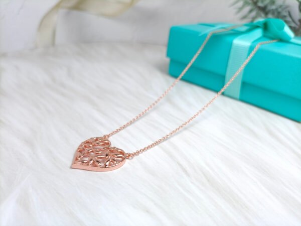 HEART LEAF PEDANT NECKLACE