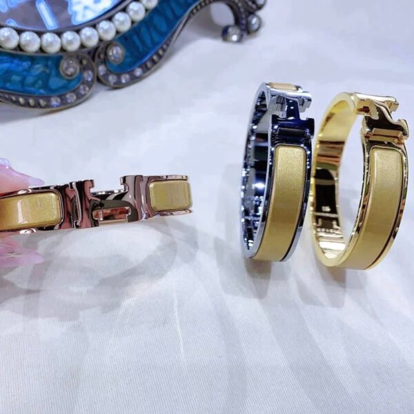 H CHAMPAGNE BRACELET