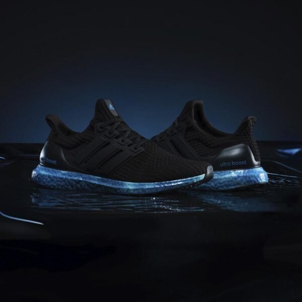 ULTRABOOST 4 DNA