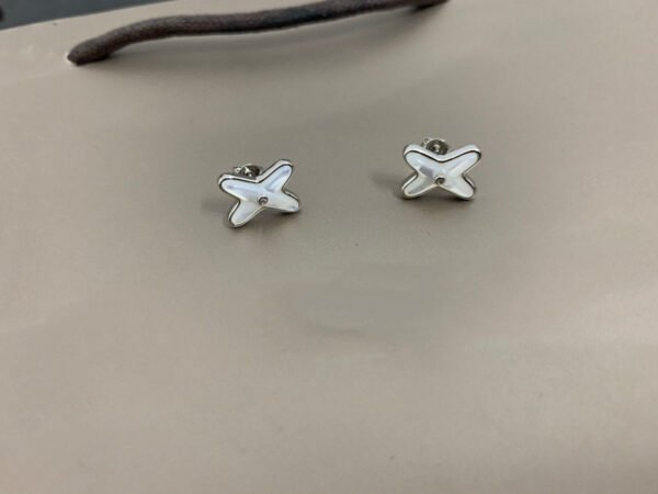 JEUX DE WHITE MOP SILVER DIAMOND EARRINGS