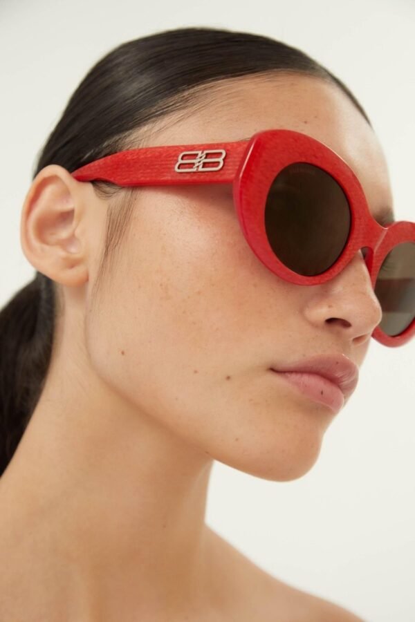 Balenciaga oval femenine sunglasses - Lux Studios