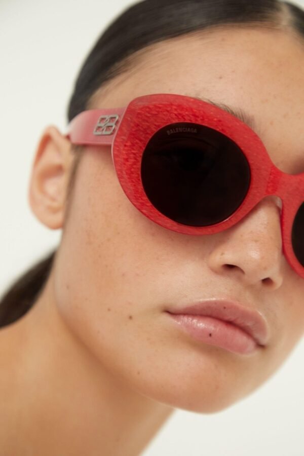 Balenciaga oval femenine sunglasses - Lux Studios