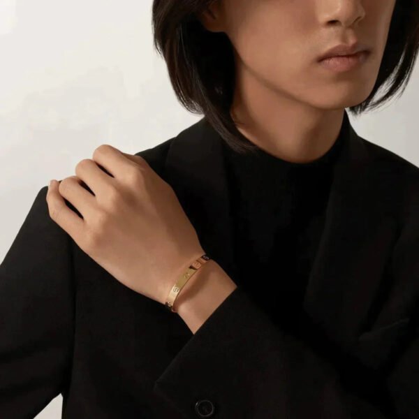 Gift unlocked - Love Bracelet - Lux Studios
