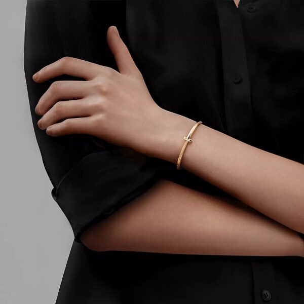 NARROW HINGED BANGLE